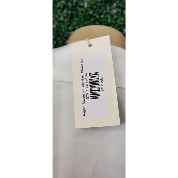 Angela Bassett 2 piece satin suit - Picture 5 of 8